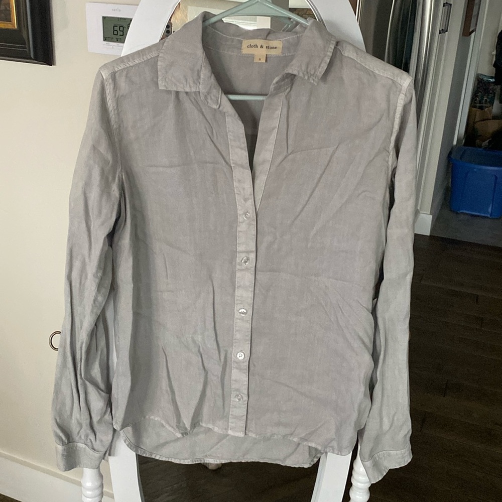 Cloth and Stone grey button-down shirt. Women size S.